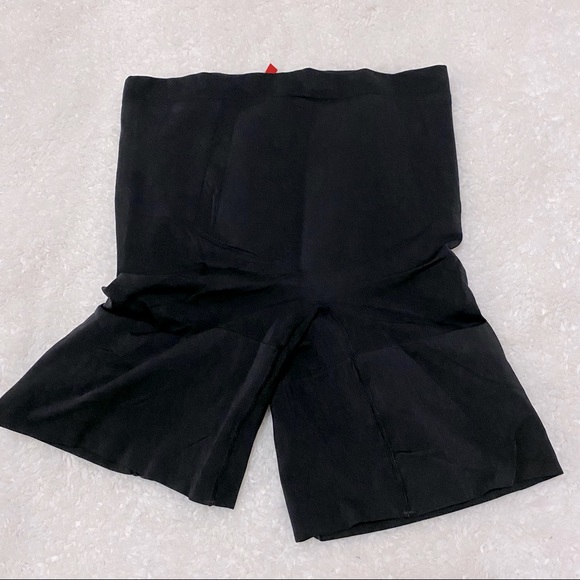 SPANX Other - Spanx OnCore mid-thigh shorts